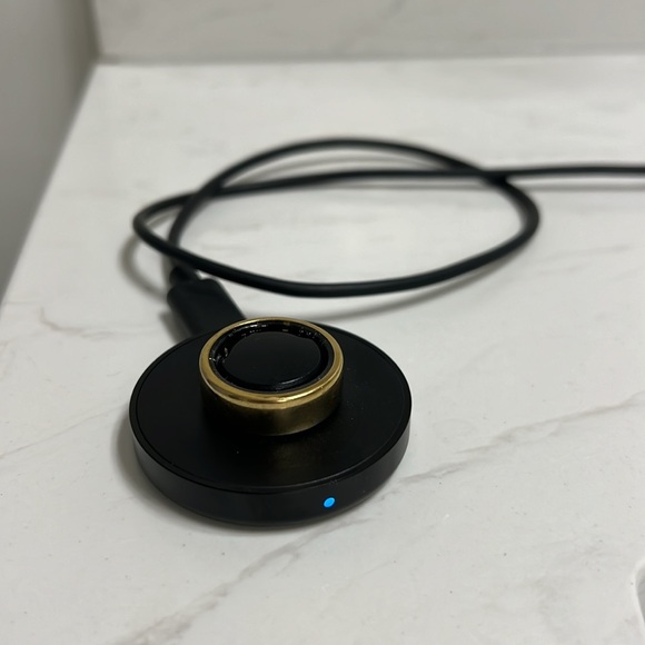 Gold Oura Ring - Picture 3 of 4